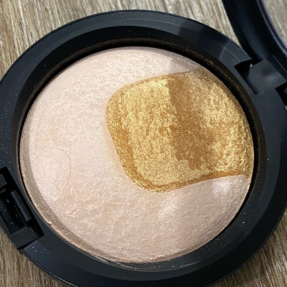 Mac MSF highlighter Centre of Attraction Highlighter - Picture 4 of 6